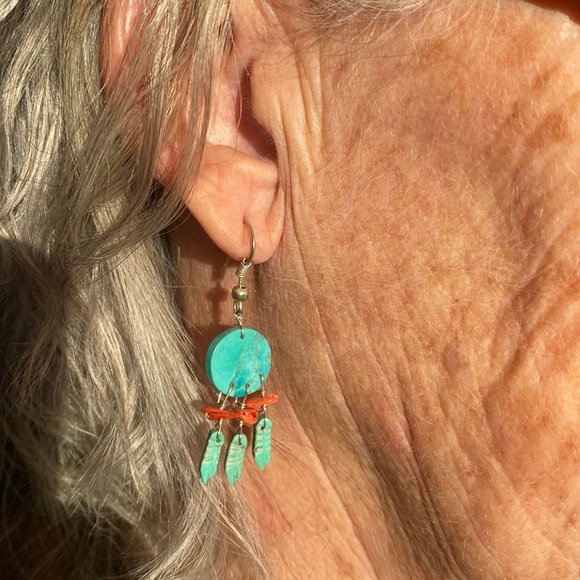 Santa Domingo turquoise and chip coral carved drum & feather earrings - Picture 5 of 6